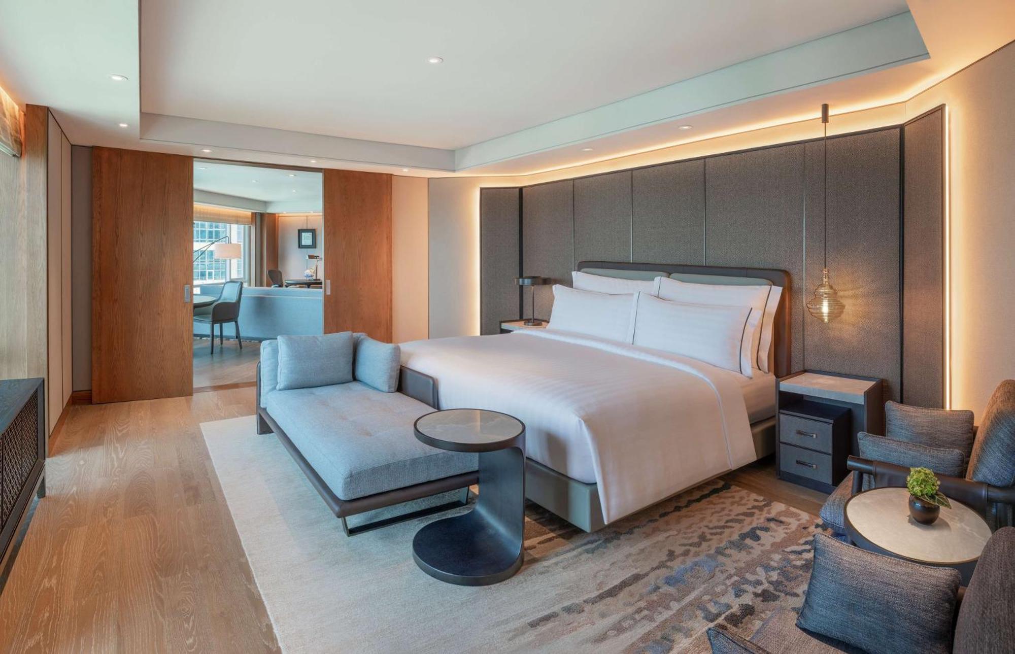 Conrad Bangkok Hotel Kültér fotó A bedroom at the hotel