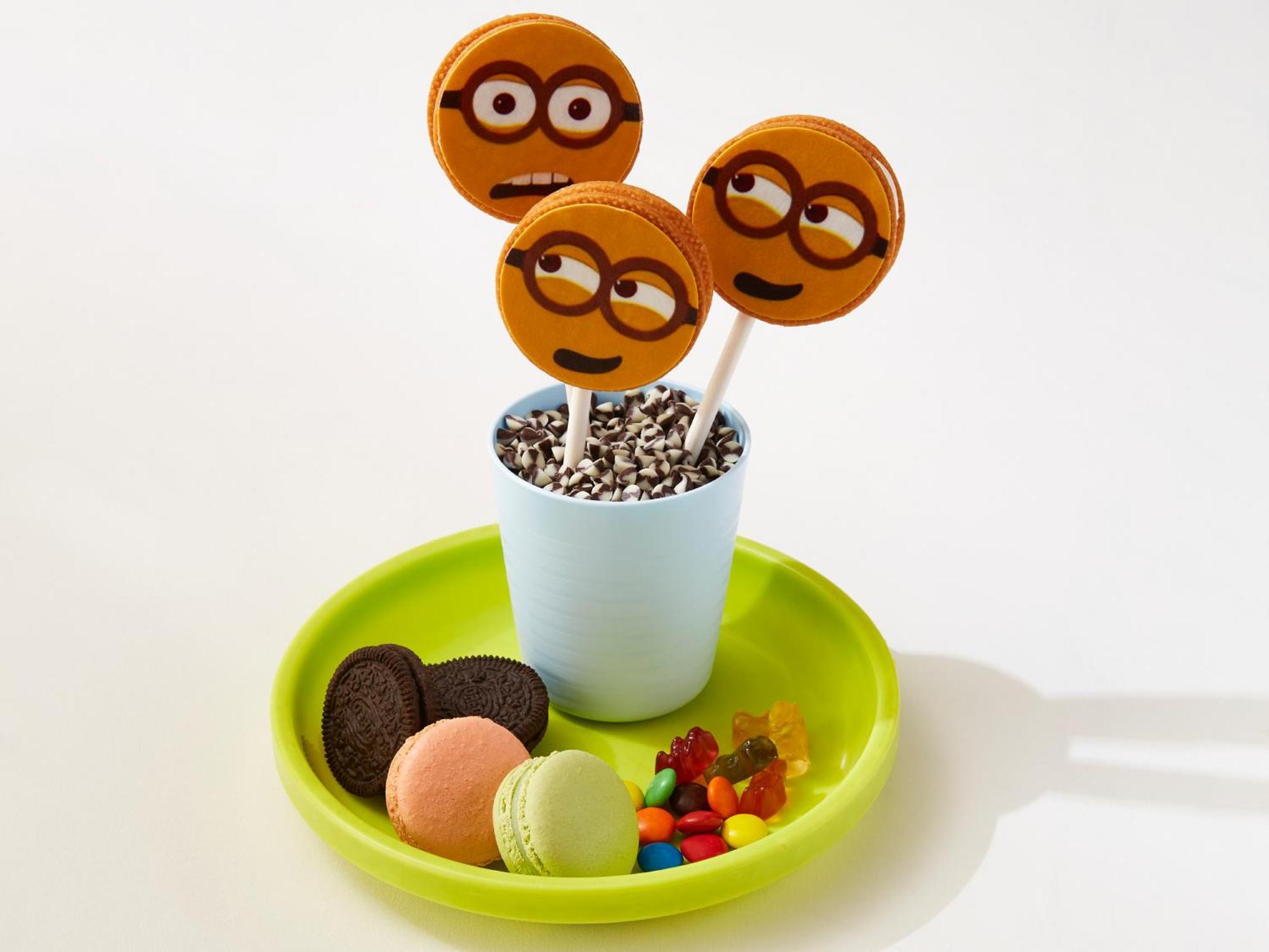 Conrad Bangkok Hotel Kültér fotó Minion-themed desserts